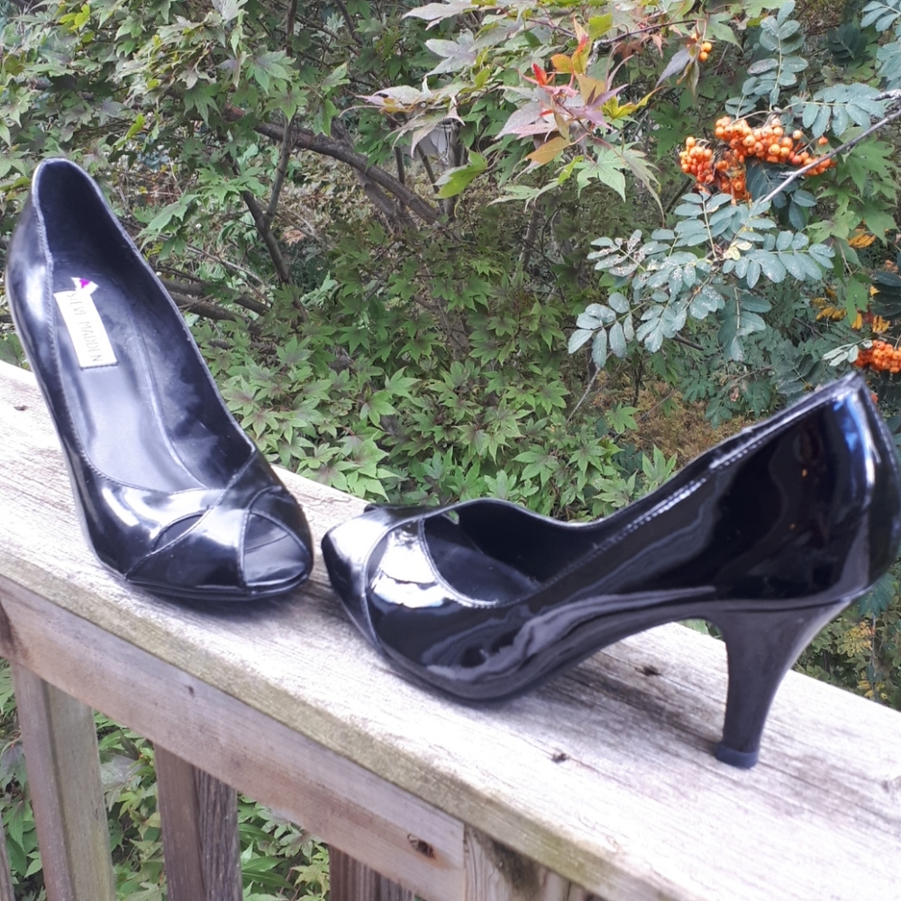 Steve Madden leather pumps with an open toe in 8.5